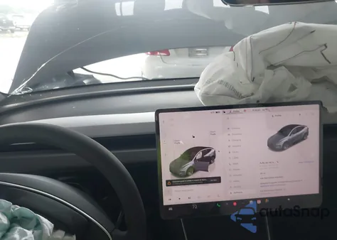 2026 Tesla Model Y Long Range Dual Motor All-Wheel Drive/Long Range Launch Series z USA, uszkodzony, nr VIN 7SAYGDEE4TA454820